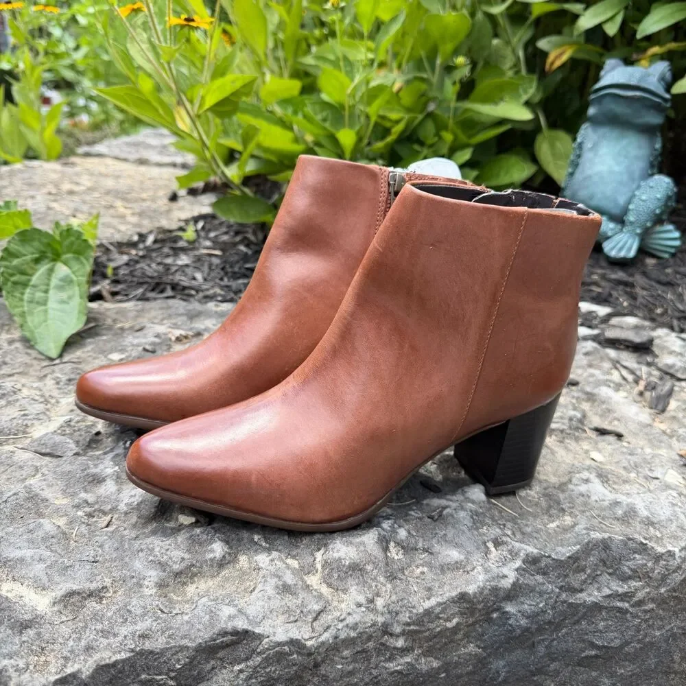 NWT Quiet Luxury Leather Comfort Ankle Boots Rockport Cognac Block Heel 7.5